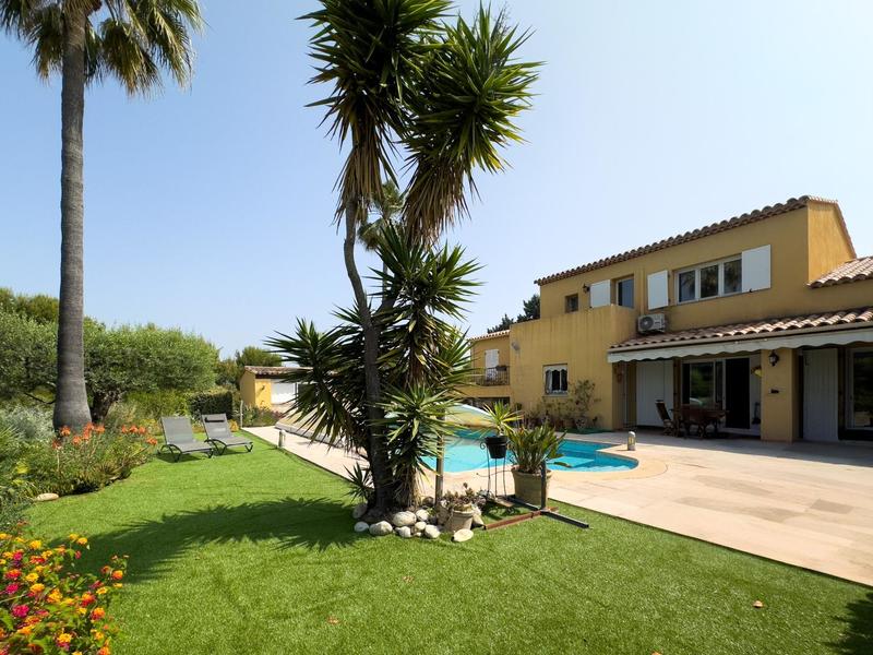 Villa - 195 m² - 6 pièces