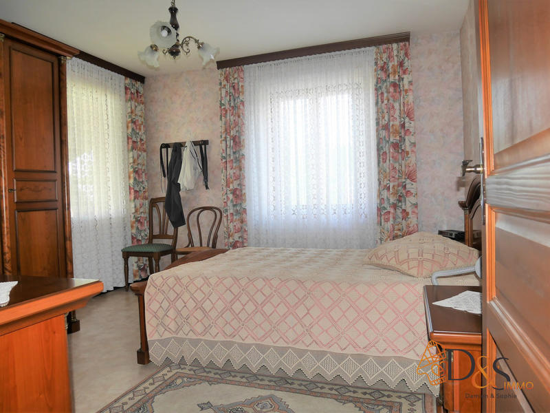 Maison - 200 m² - 8 pièces