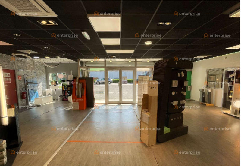 Local d'activité / Entrepôt - 446 m²