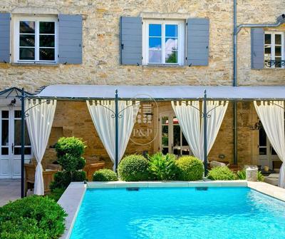 Mas - 431 m² - 10 pièces