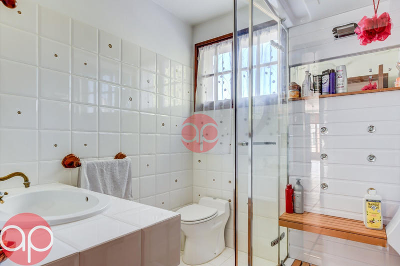 Maison - 246 m² - 5 pièces