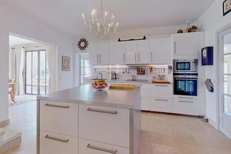 Propriété - 230 m² - 6 pièces