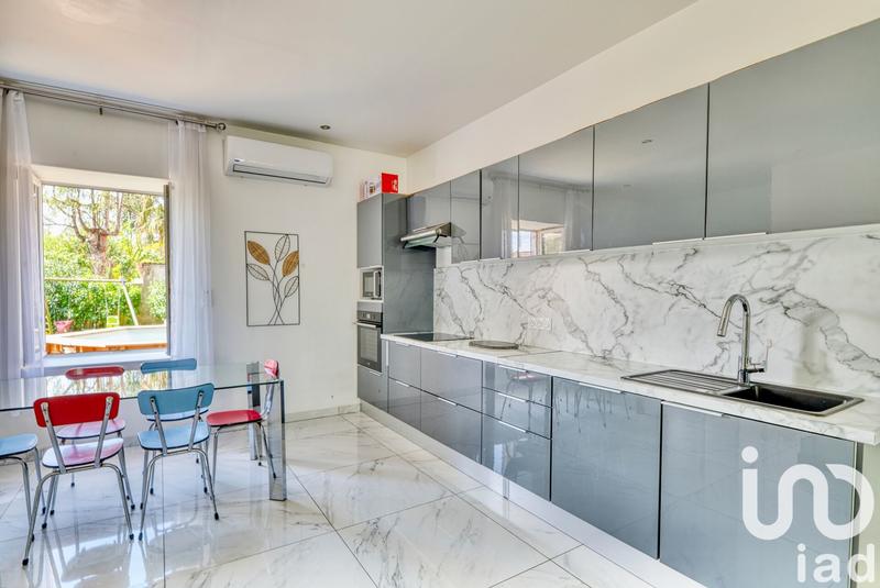 Maison - 200 m² - 6 pièces