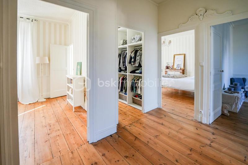 Maison de maîtres - 256 m² - 8 pièces