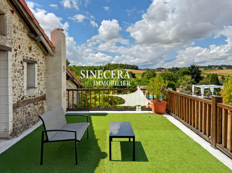 Maison - 232 m² - 8 pièces