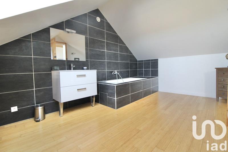 Maison - 212 m² - 9 pièces