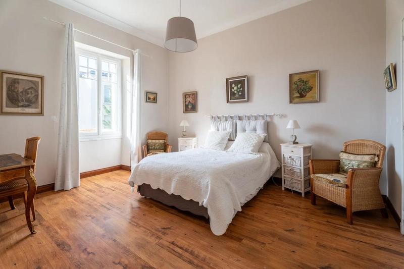 Château - 370 m² - 11 pièces