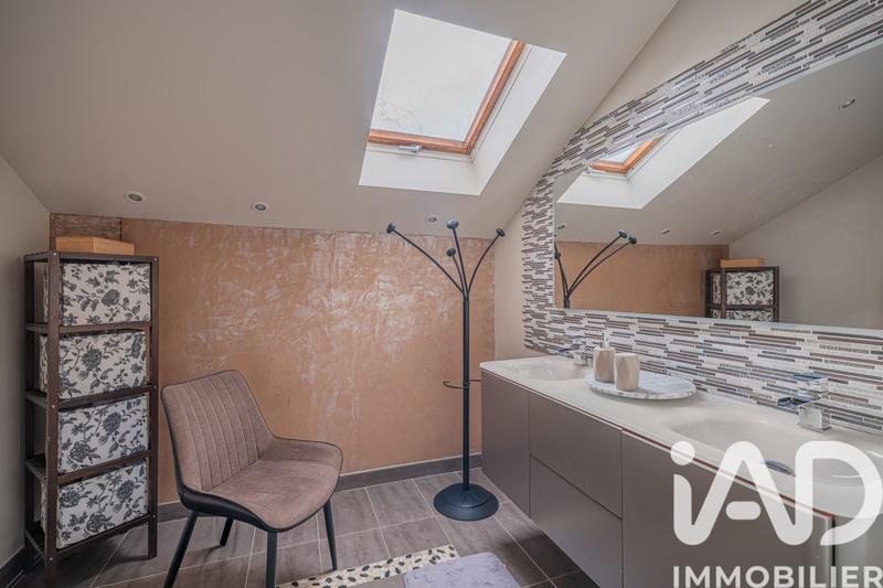 Maison - 137 m² - 6 pièces