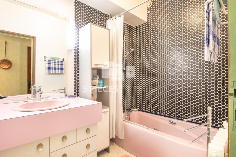 Maison - 220 m² - 6 pièces