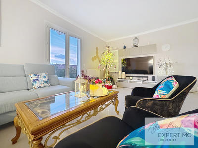 Maison - 240 m² - 10 pièces