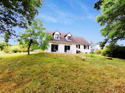 Maison traditionnelle - 170 m² - 9 pièces