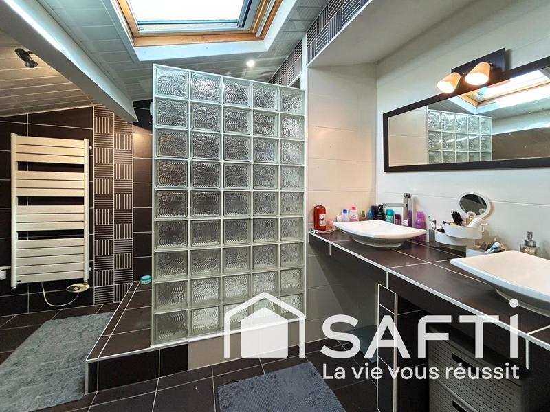 Maison - 223 m² - 8 pièces