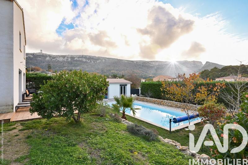 Maison - 180 m² - 8 pièces