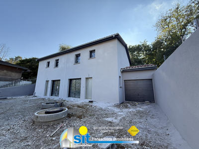 Maison - 83 m² - 5 pièces