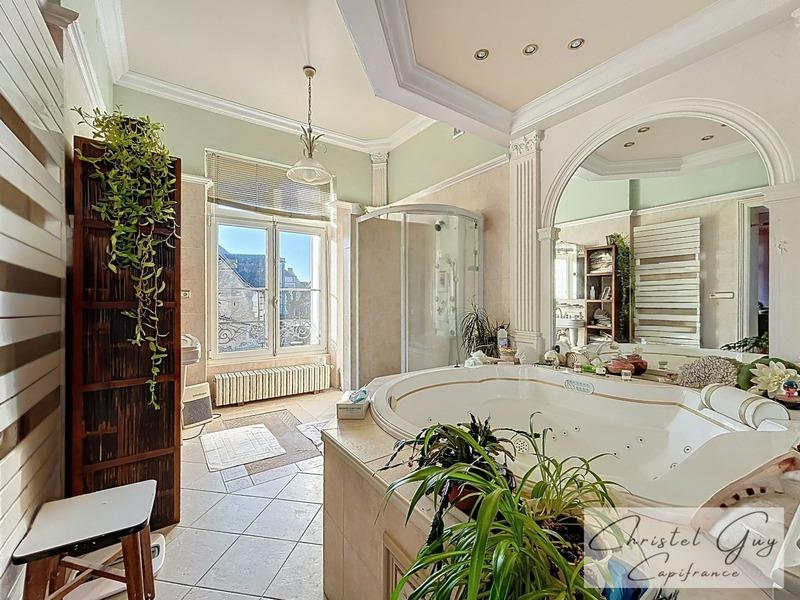 Maison bourgeoise - 337 m² - 10 pièces