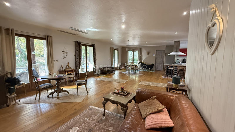 Maison - 180 m² - 7 pièces