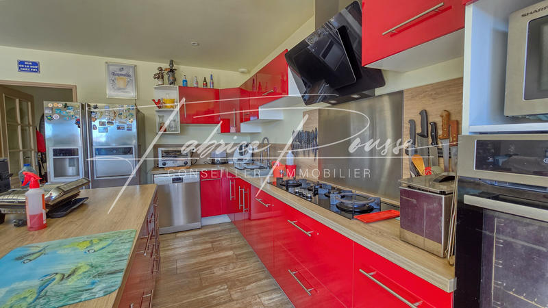 Propriété - 195 m² - 6 pièces