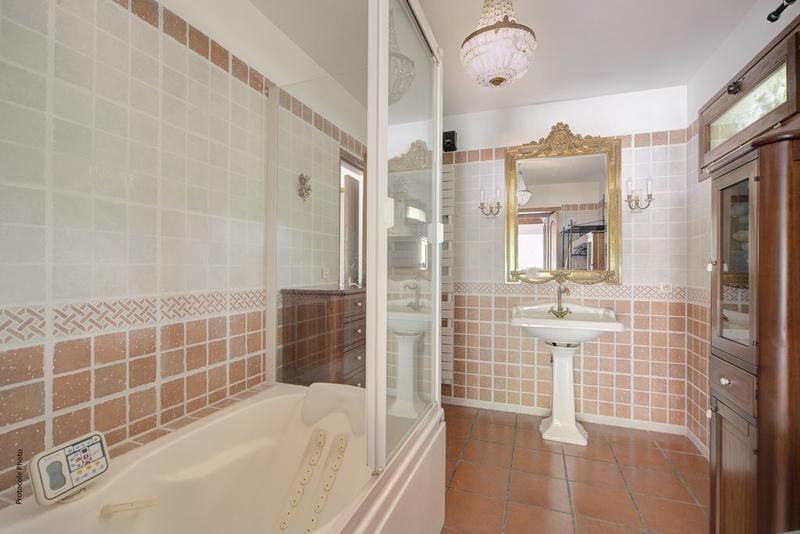 Maison - 328 m² - 9 pièces