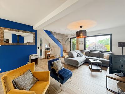 Demeure - 161 m² - 6 pièces