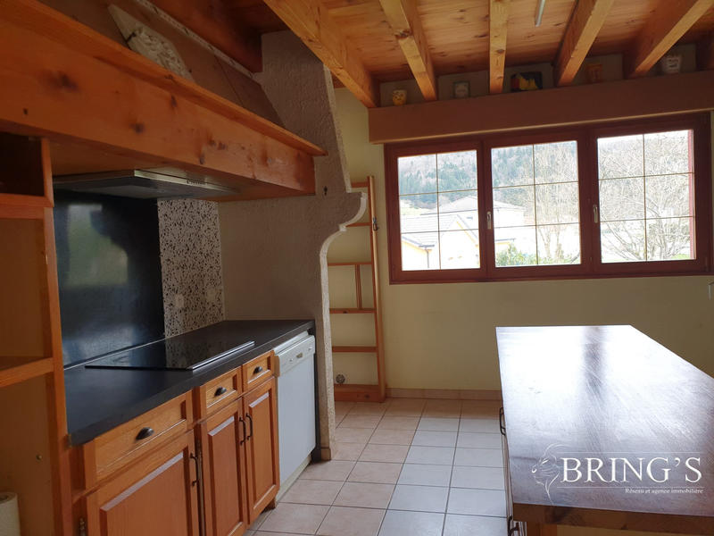 Maison - 288 m² - 9 pièces