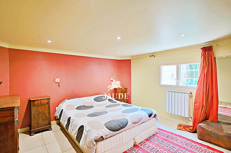 Maison - 196 m² - 7 pièces