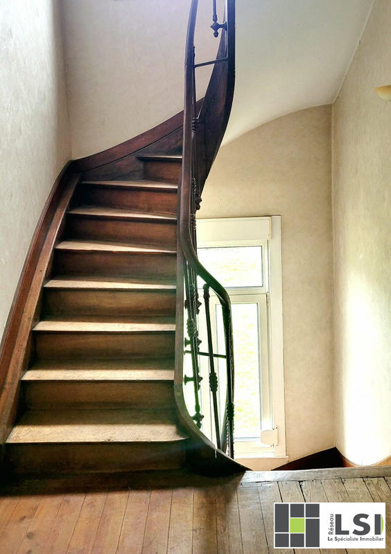 Maison - 240 m² - 10 pièces