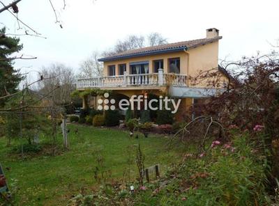 Maison - 221 m² - 7 pièces