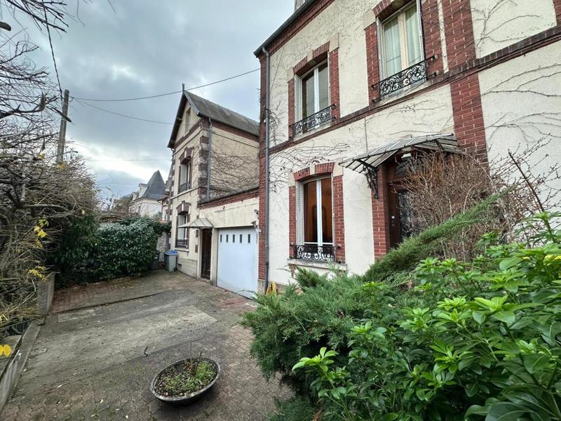 Maison ancienne - 308 m² - 11 pièces