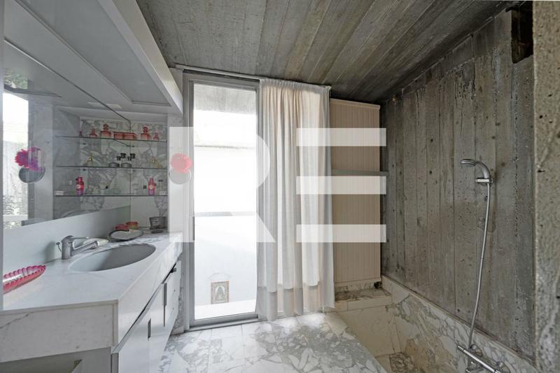 Maison - 250 m² - 9 pièces