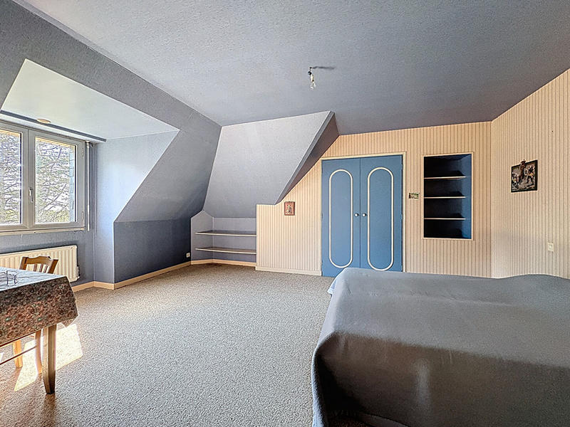 Maison - 250 m² - 8 pièces