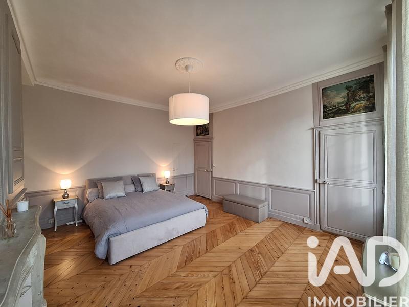 Maison - 285 m² - 8 pièces
