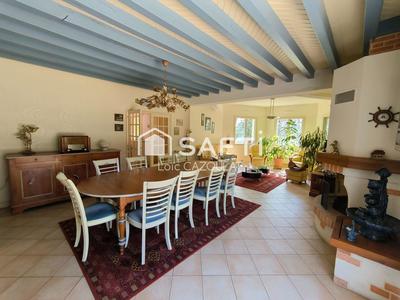 Maison - 236 m² - 10 pièces