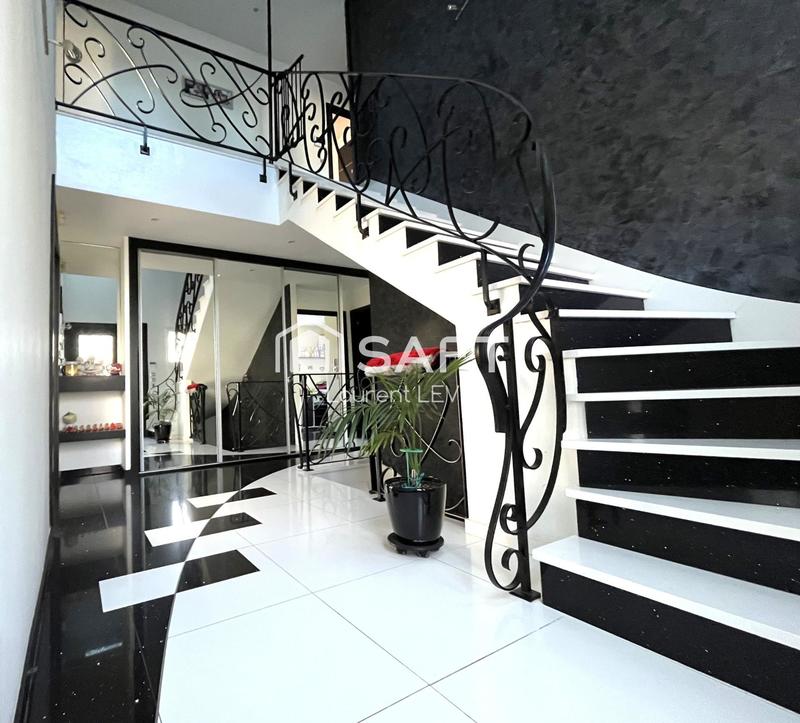 Maison - 340 m² - 7 pièces