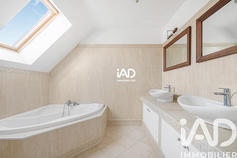 Maison - 254 m² - 6 pièces