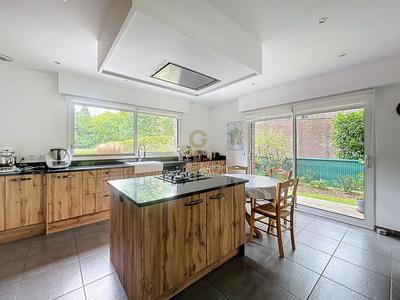 Maison - 212 m² - 9 pièces