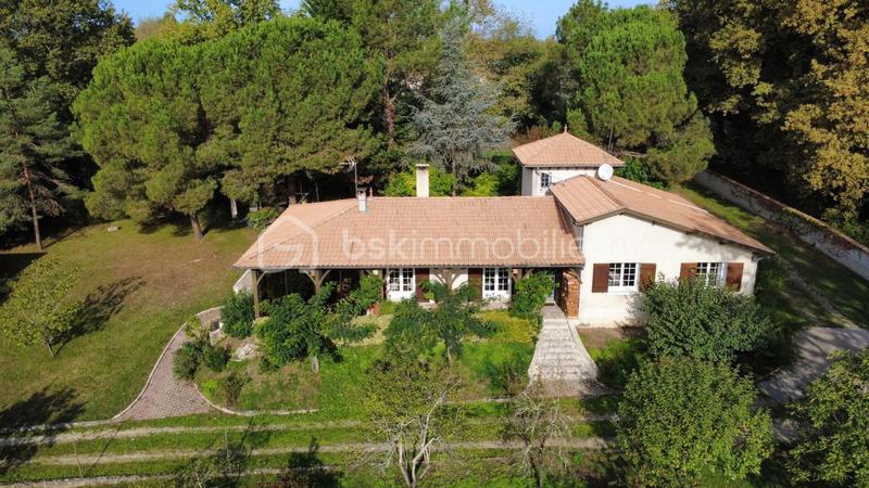 Propriété - 190 m² - 6 pièces