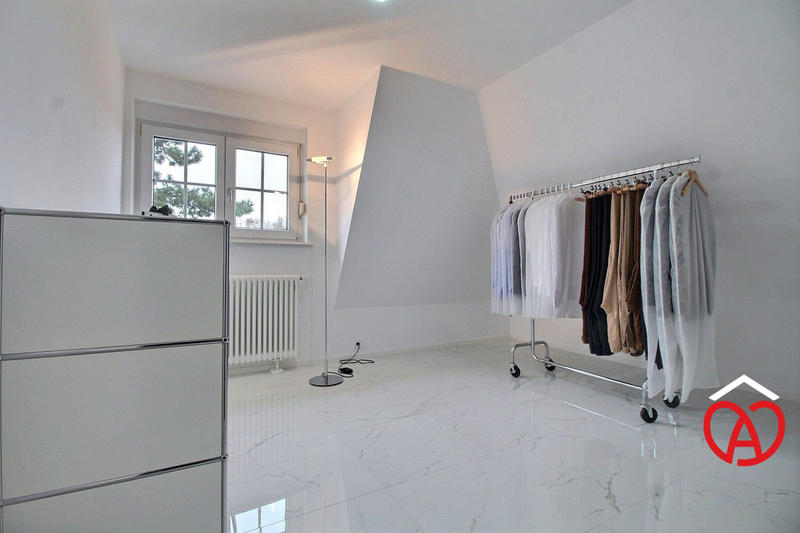 Maison - 248 m² - 10 pièces