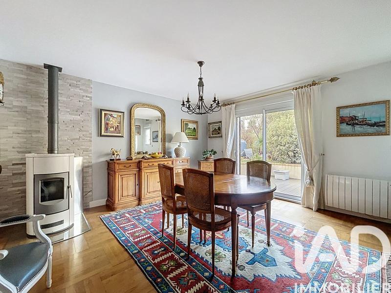 Maison - 181 m² - 7 pièces