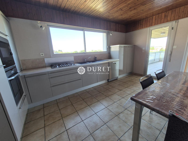 Maison traditionnelle - 220 m² - 5 pièces