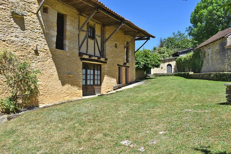 Maison - 403 m² - 18 pièces