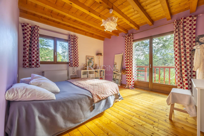 Maison - 214 m² - 8 pièces