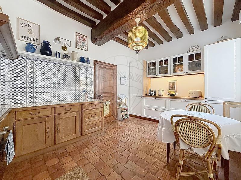 Maison - 222 m² - 9 pièces