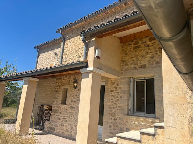 Maison en pierre - 88 m² - 3 pièces