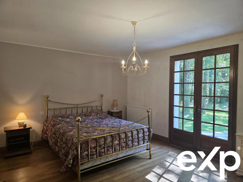 Maison - 315 m² - 10 pièces