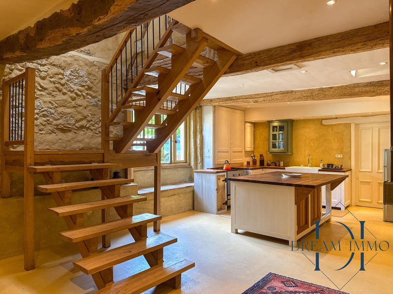 Maison - 704 m² - 22 pièces