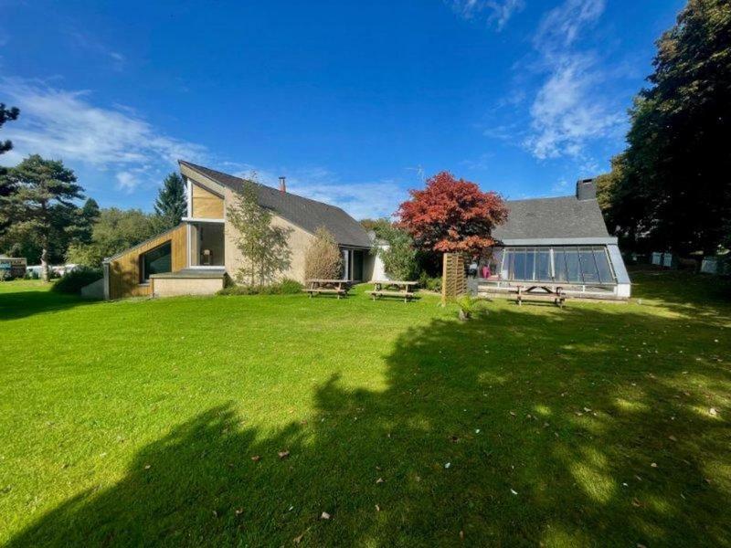 Pavillon - 230 m² - 8 pièces