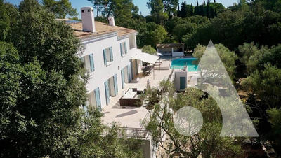 Maison - 350 m² - 12 pièces