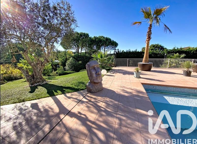 Maison - 260 m² - 7 pièces