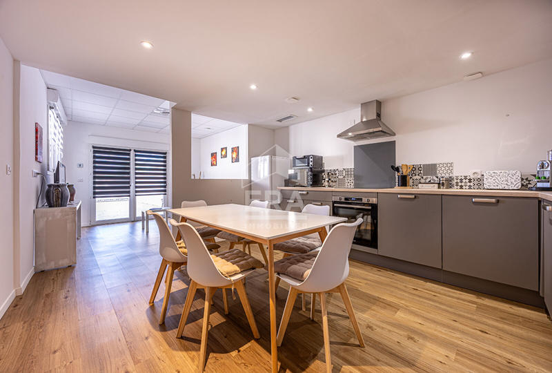 Maison - 328 m² - 9 pièces