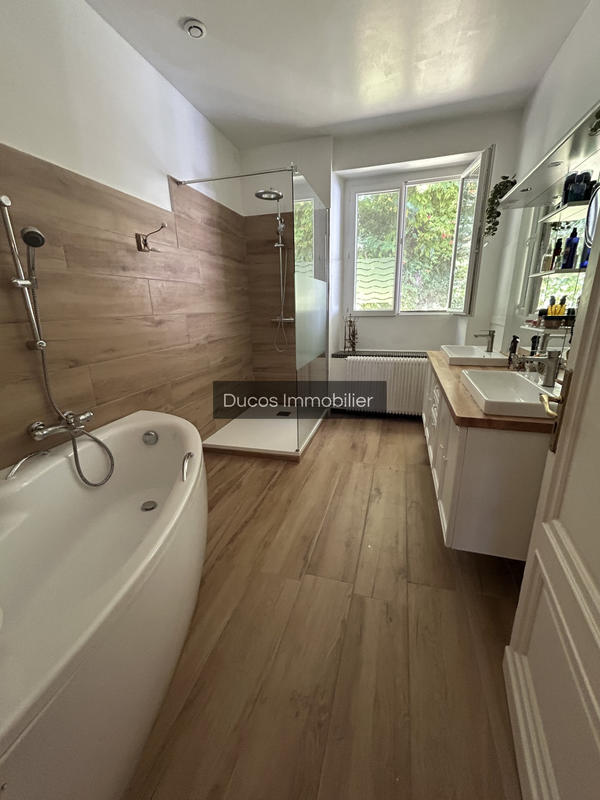 Maison - 246 m² - 6 pièces